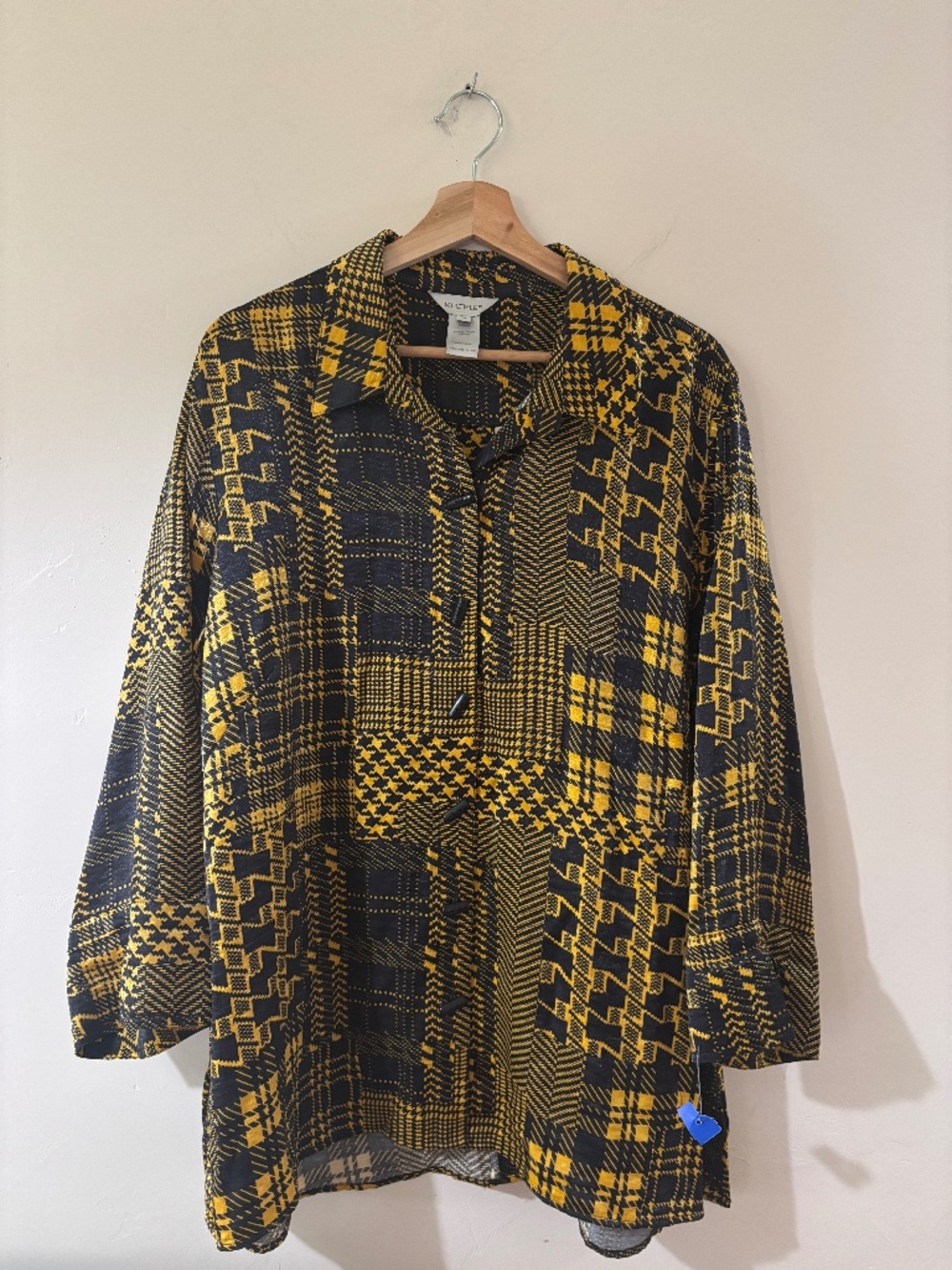 1X Gold and Black Multiples brand blouse